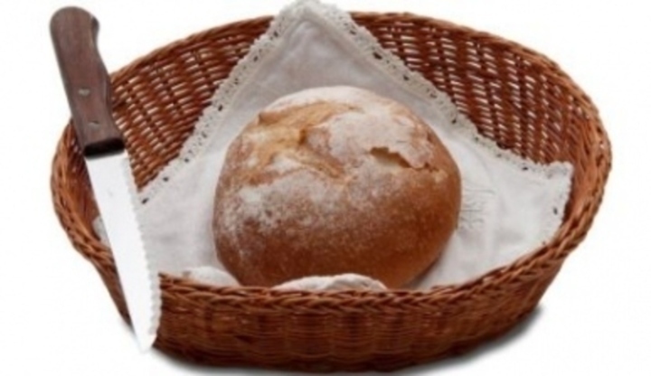 Chléb, košík, nůž