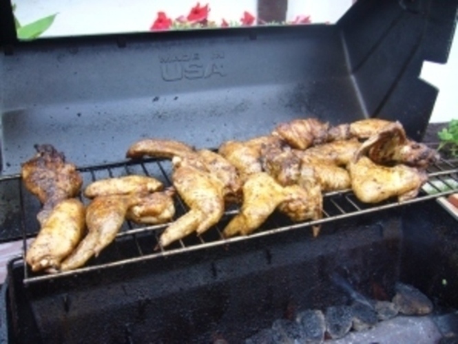 Kuřecí křidýlka na grilu